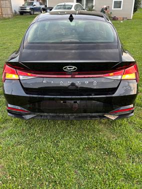 Black 2021 Hyundai ELANTRA SE