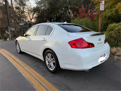 White 2012 INFINITI G37 Journey