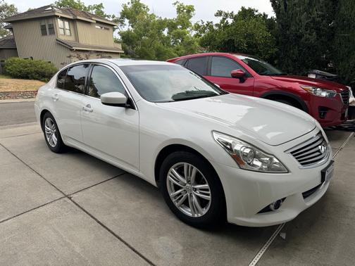 White 2012 INFINITI G37 Journey