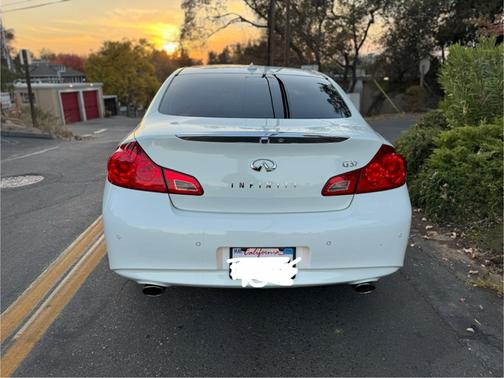 White 2012 INFINITI G37 Journey