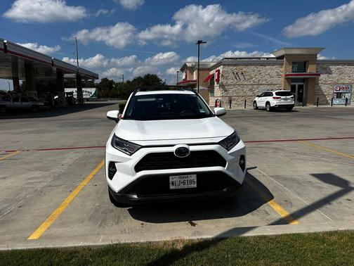 2020 Toyota RAV4 Hybrid XLE