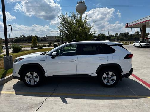 2020 Toyota RAV4 Hybrid XLE