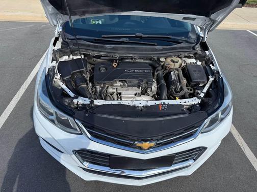 White 2017 Chevrolet Cruze LS