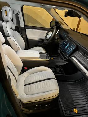 2023 Rivian R1S Adventure Quad-Motor Large Package