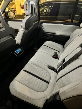 2023 Rivian R1S Adventure Quad-Motor Large Package