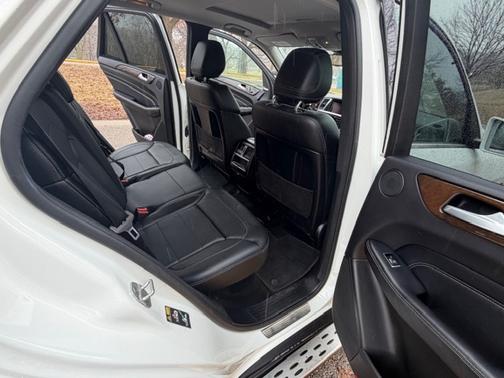White 2015 Mercedes-Benz M-Class ML 350 4MATIC