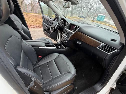 White 2015 Mercedes-Benz M-Class ML 350 4MATIC