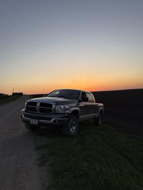 2006 Dodge Ram 1500 SLT Mega Cab