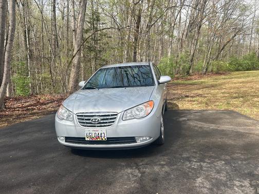 Silver 2010 Hyundai ELANTRA SE