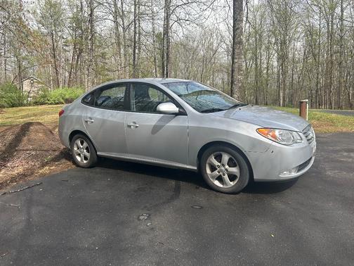 Silver 2010 Hyundai ELANTRA SE