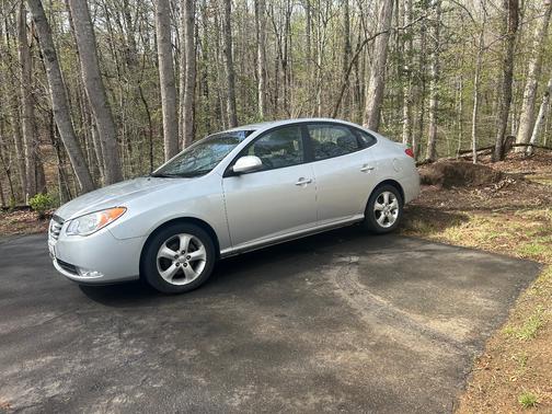 Silver 2010 Hyundai ELANTRA SE