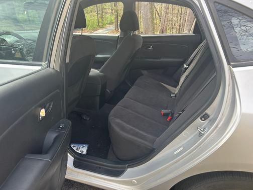 Silver 2010 Hyundai ELANTRA SE