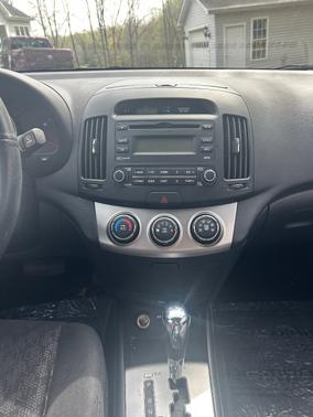 Silver 2010 Hyundai ELANTRA SE