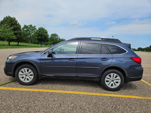 Gray 2017 Subaru Outback 2.5i Premium
