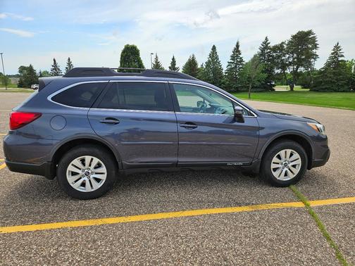 Gray 2017 Subaru Outback 2.5i Premium