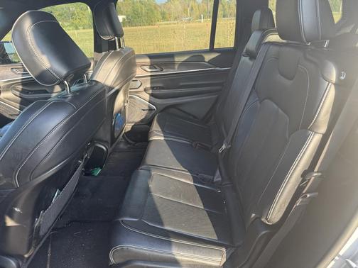 Silver 2022 Jeep Grand Cherokee L Overland
