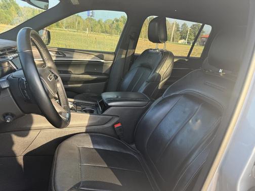 Silver 2022 Jeep Grand Cherokee L Overland