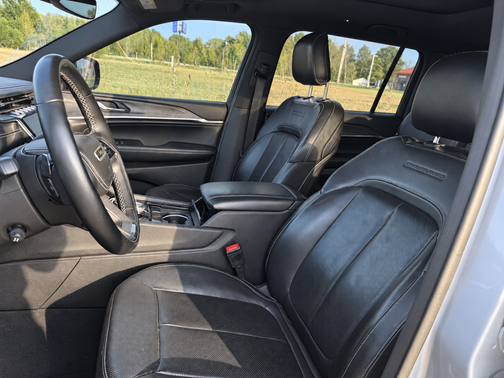 Silver 2022 Jeep Grand Cherokee L Overland