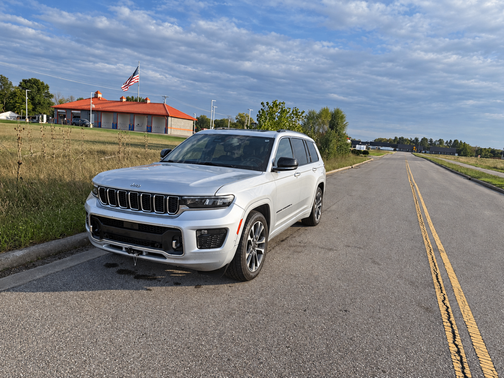 Silver 2022 Jeep Grand Cherokee L Overland
