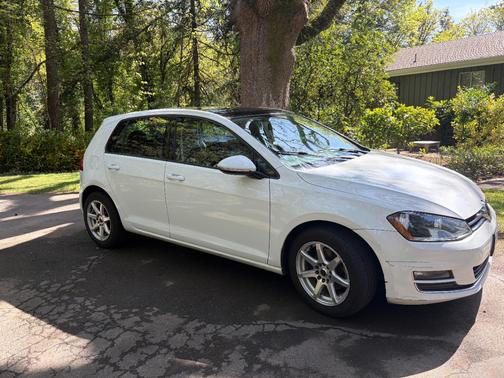 White 2015 Volkswagen Golf DSG TDI SEL