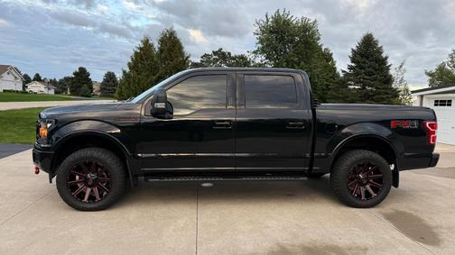 Black 2019 Ford F-150 XLT
