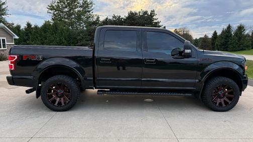 Black 2019 Ford F-150 XLT