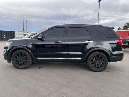 Photo 2 of 11 of 2017 Ford Explorer Limited