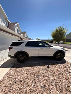 White 2023 Ford Explorer ST