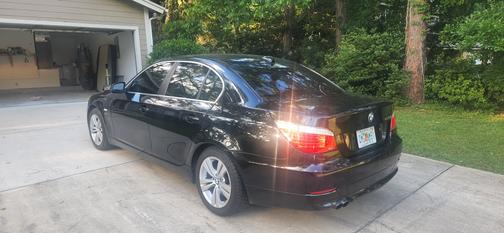 Photo 2 of 10 of 2010 BMW 528 i xDrive