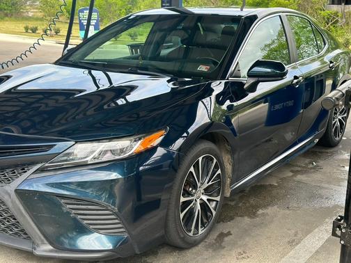 Blue 2020 Toyota Camry SE