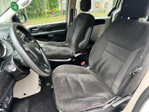 White 2016 Dodge Grand Caravan AVP/SE