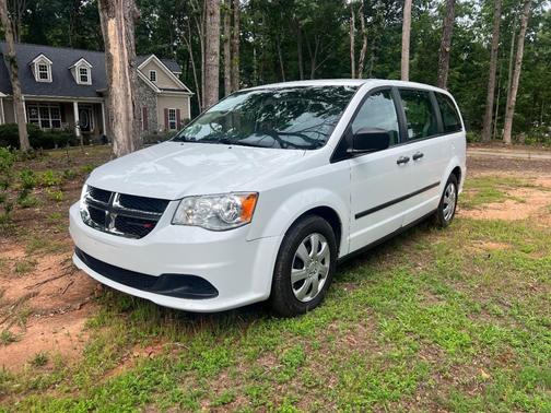 White 2016 Dodge Grand Caravan AVP/SE