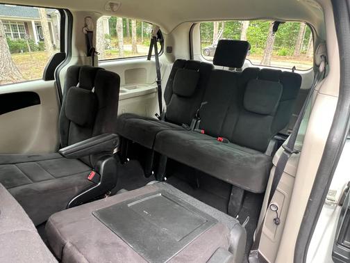 White 2016 Dodge Grand Caravan AVP/SE