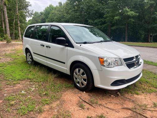 White 2016 Dodge Grand Caravan AVP/SE