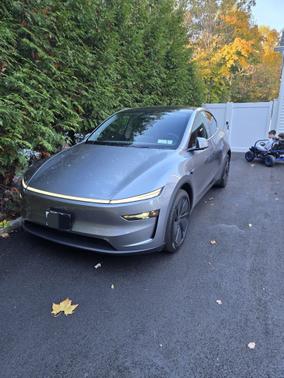 2026 Tesla Model Y Long Range AWD