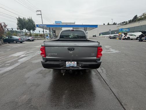 Gray 2005 Dodge Dakota Laramie Quad Cab
