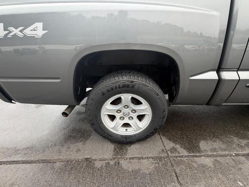 Gray 2005 Dodge Dakota Laramie Quad Cab