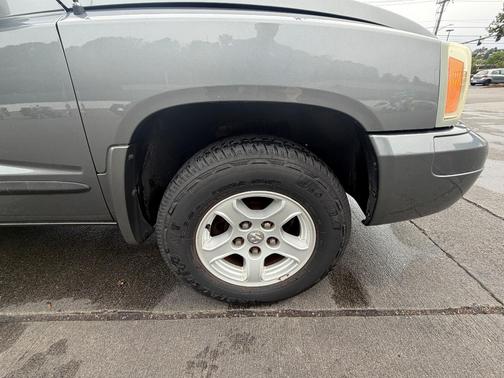 Gray 2005 Dodge Dakota Laramie Quad Cab