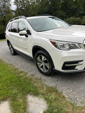 White 2019 Subaru Ascent Premium 7-Passenger