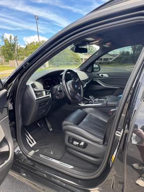 Black 2022 BMW X7 M50i