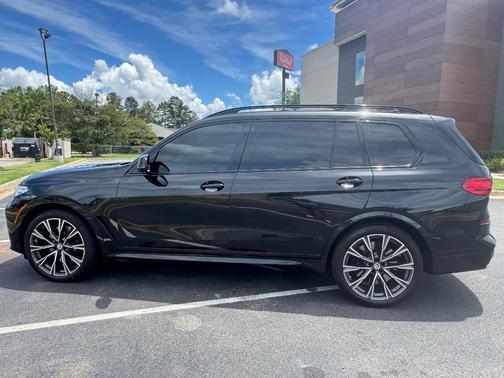 Black 2022 BMW X7 M50i