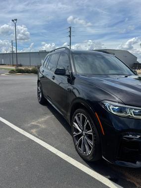 Black 2022 BMW X7 M50i