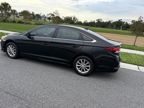 Black 2019 Hyundai SONATA SE
