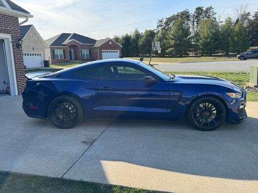 2016 Ford Shelby GT350 Base