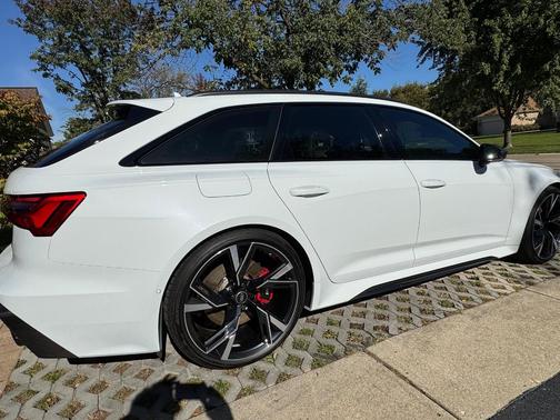 White 2022 Audi RS 6 Avant 4.0T