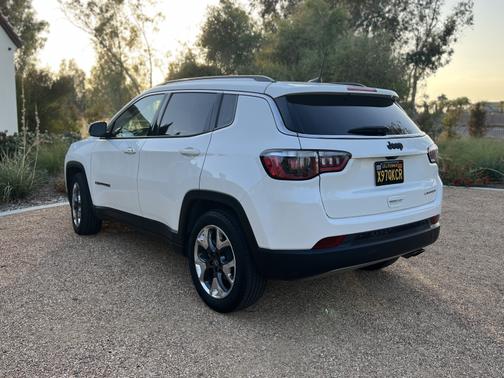 Photo 5 of 14 of 2019 Jeep Compass Limited