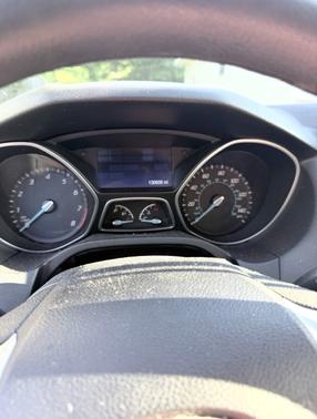 Red 2014 Ford Focus SE