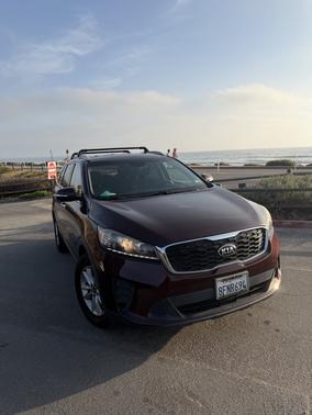 Red 2019 Kia Sorento LX