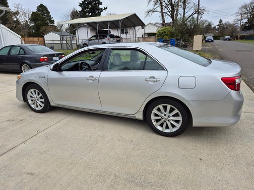 Silver 2012 Toyota Camry Hybrid XLE