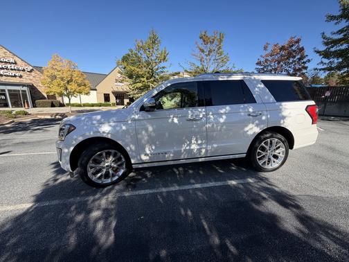 White 2018 Ford Expedition Platinum